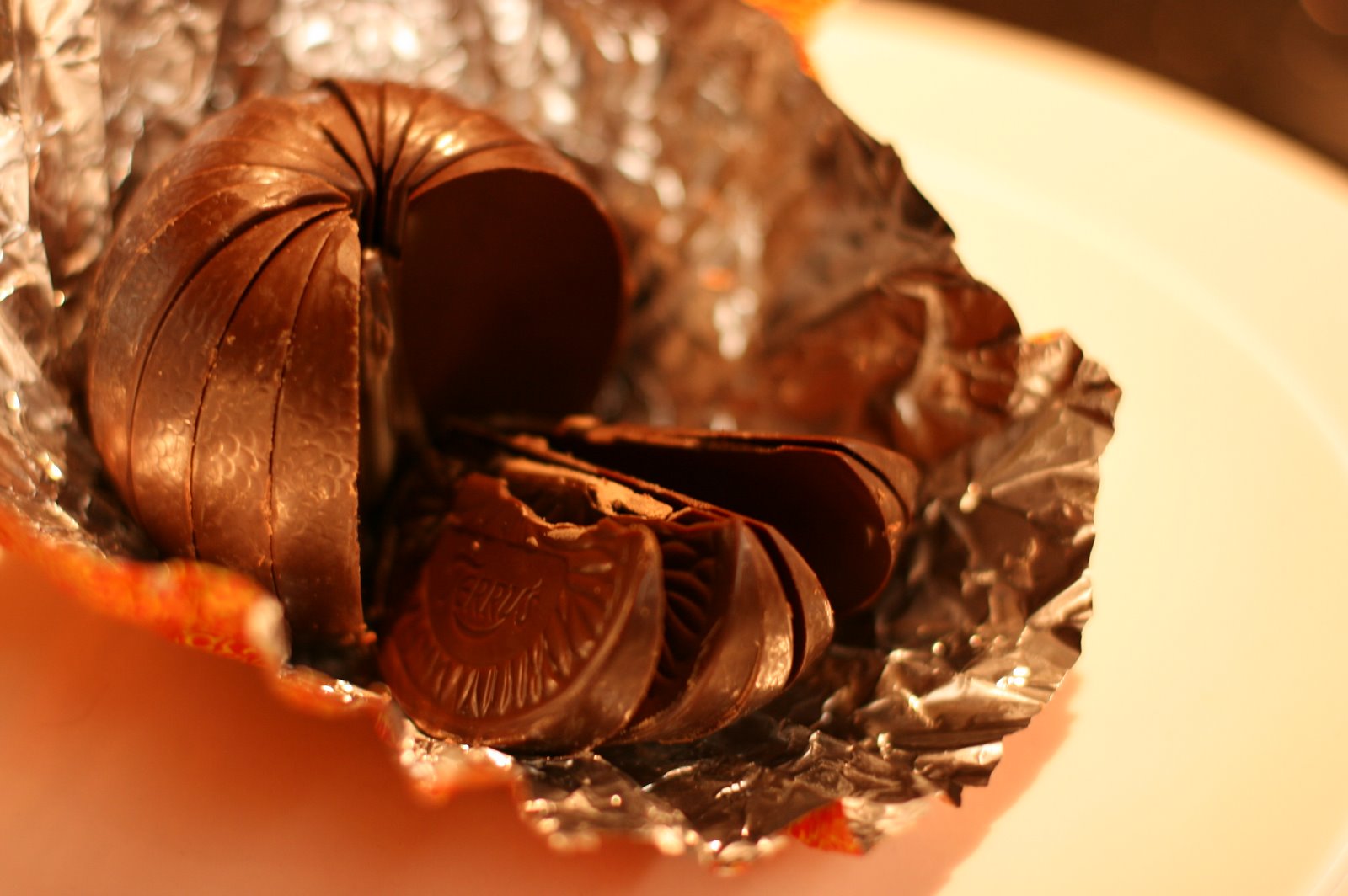Жить в шоколаде с богатеньким. Шоколадные конфеты. Необычные шоколадные конфеты. Необычный шоколад. Необычные изделия из шоколада.